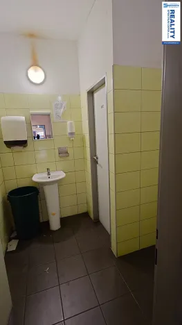 Pronájem skladu, Lišov, Hůrecká, 1768 m2