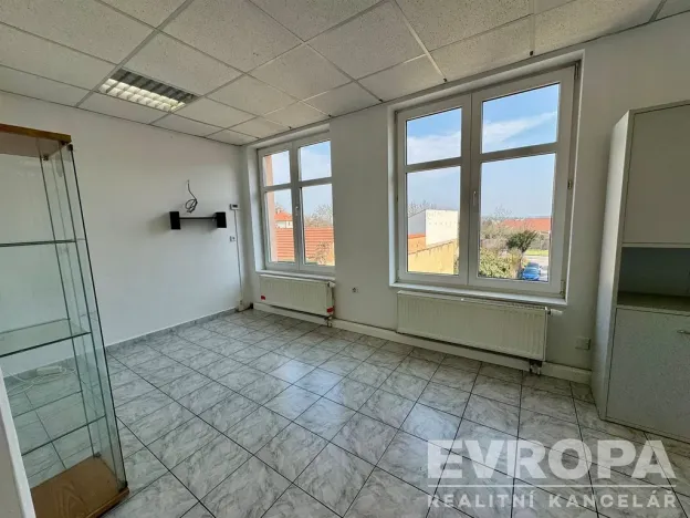 Pronájem kanceláře, Kralovice, nám. Osvobození, 54 m2