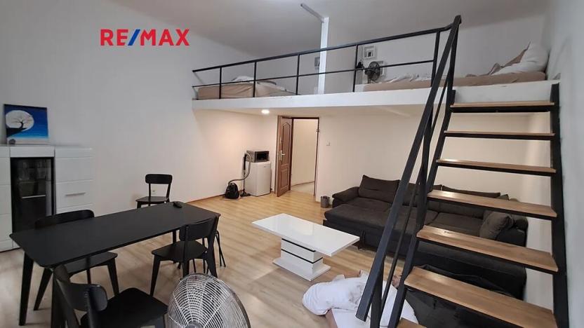 Prodej bytu 1+kk, Praha - Staré Město, Hradební, 42 m2