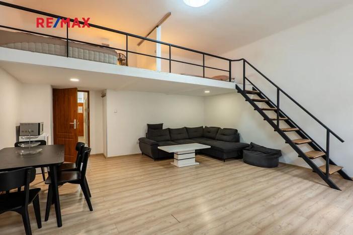 Prodej bytu 1+kk, Praha - Staré Město, Hradební, 42 m2