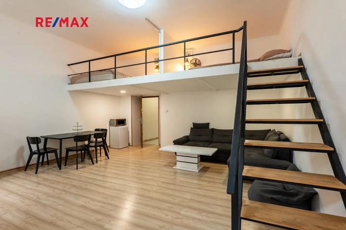 Prodej bytu 1+kk, Praha - Staré Město, Hradební, 42 m2