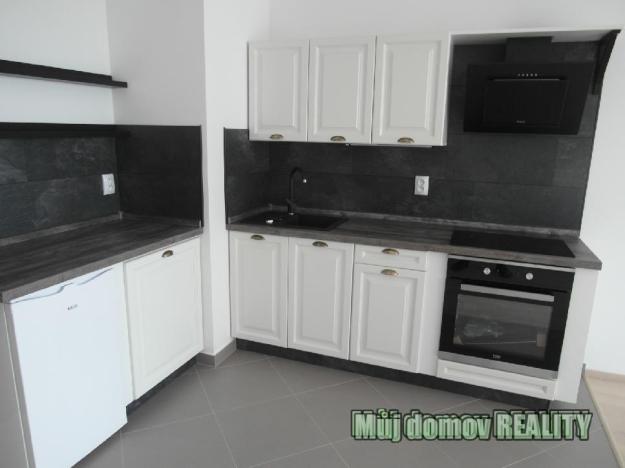 Pronájem bytu 1+kk, Praha - Letňany, Hlučkova, 31 m2
