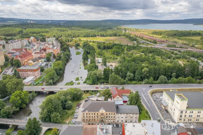 Prodej komerční nemovitosti, Sokolov, Nádražní, 1600 m2