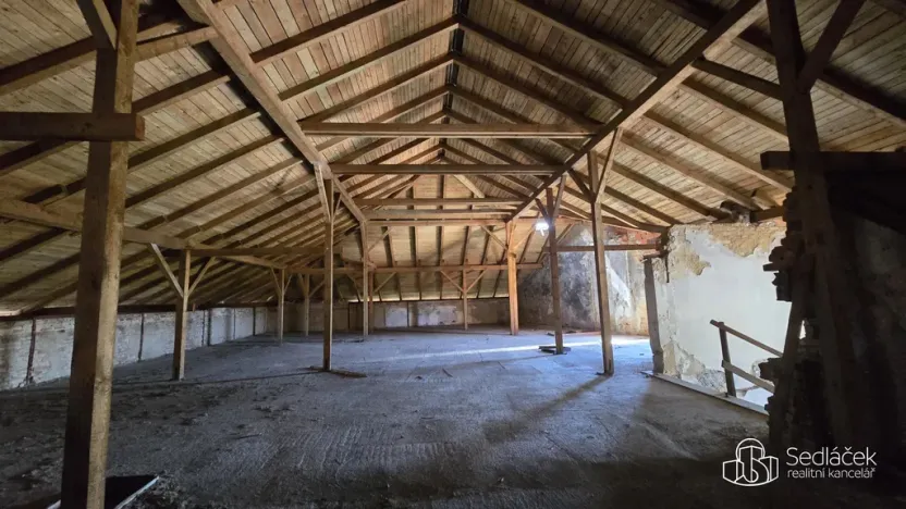 Prodej komerční nemovitosti, Sokolov, Nádražní, 1600 m2