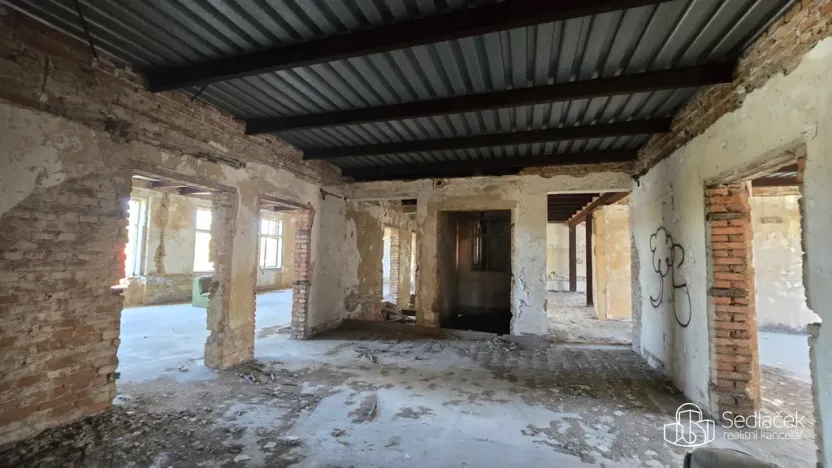 Prodej komerční nemovitosti, Sokolov, Nádražní, 1600 m2