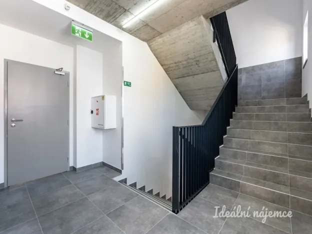 Pronájem bytu 1+kk, Praha - Kyje, Za černým mostem, 24 m2