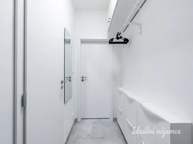 Pronájem bytu 1+kk, Praha - Kyje, Za černým mostem, 24 m2