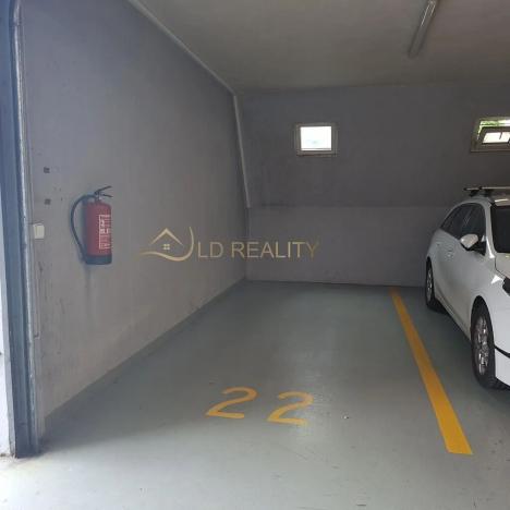 Pronájem garážového stání, Olomouc, gen. Píky, 12 m2