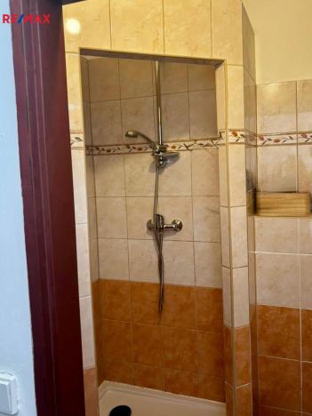 Prodej bytu 1+1, Karlovy Vary - Rybáře, nám. 17. listopadu, 33 m2