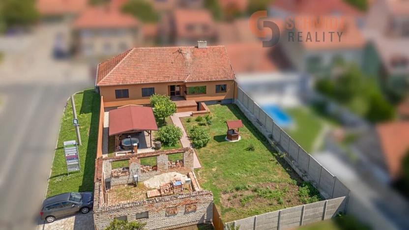 Prodej rodinného domu, Velké Bílovice, nám. Osvoboditelů, 350 m2