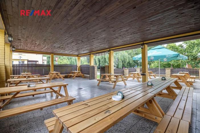 Prodej obchodního prostoru, Čelákovice, Rumunská, 794 m2