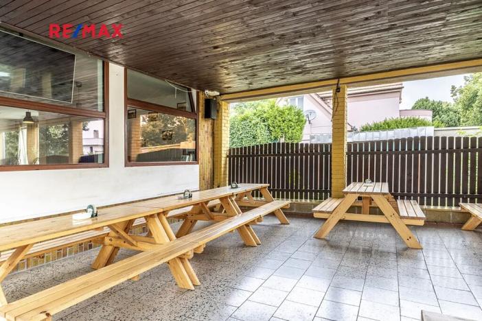 Prodej obchodního prostoru, Čelákovice, Rumunská, 794 m2