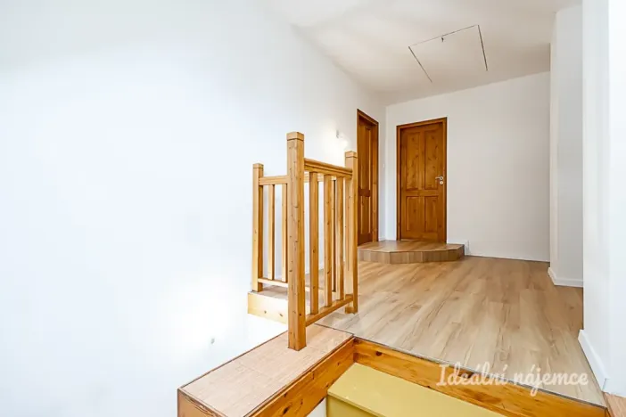 Pronájem bytu 6+kk a větší, Praha - Královice, K Uhříněvsi, 221 m2