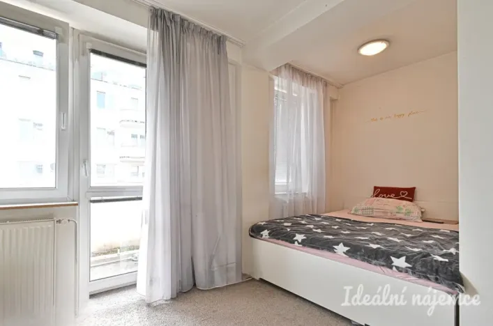 Pronájem bytu 1+1, Brno, Mojmírovo náměstí, 36 m2
