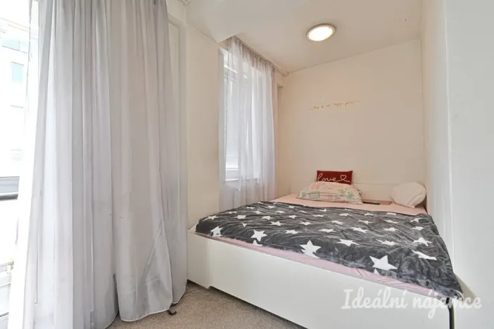 Pronájem bytu 1+1, Brno, Mojmírovo náměstí, 36 m2