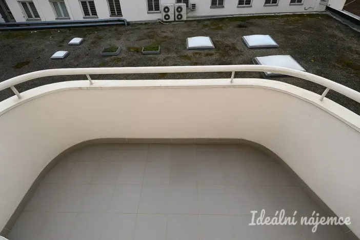 Pronájem bytu 1+1, Brno, Mojmírovo náměstí, 36 m2