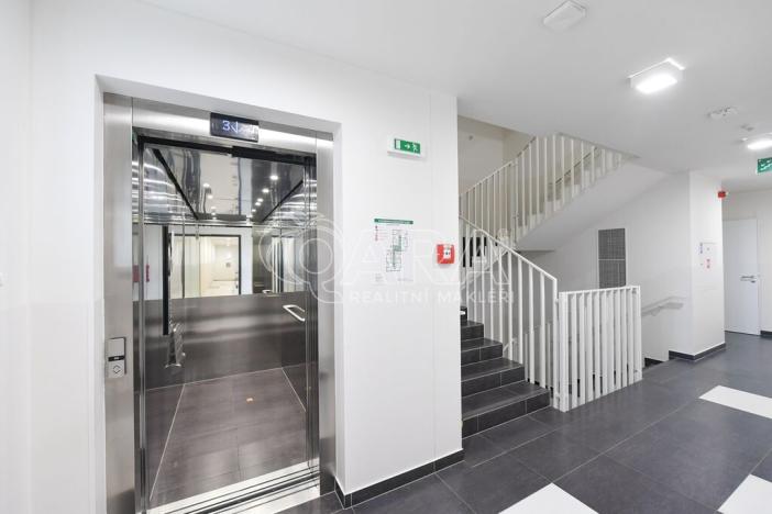 Pronájem bytu 2+kk, Praha - Vysočany, Strnadových, 57 m2