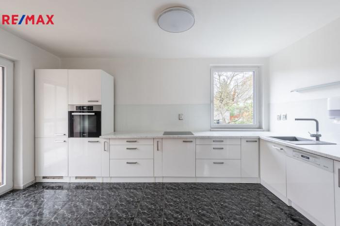 Prodej vily, Měchenice, Hlavní, 330 m2