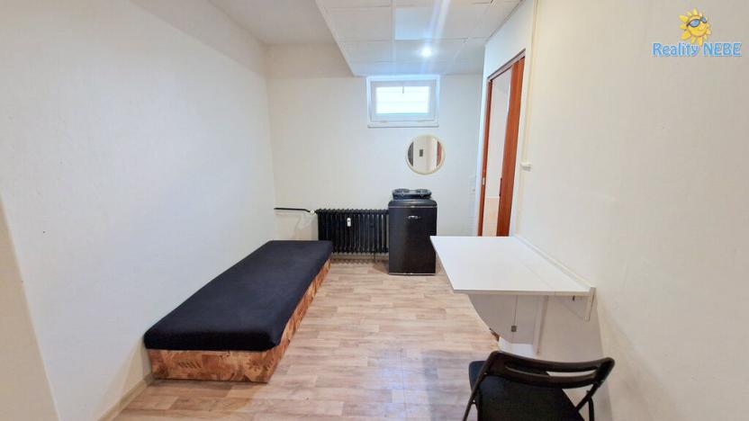 Pronájem bytu 1+kk, Praha - Malešice, Nad úžlabinou, 15 m2