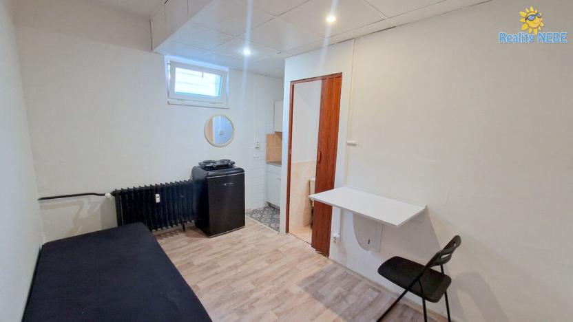 Pronájem bytu 1+kk, Praha - Malešice, Nad úžlabinou, 15 m2