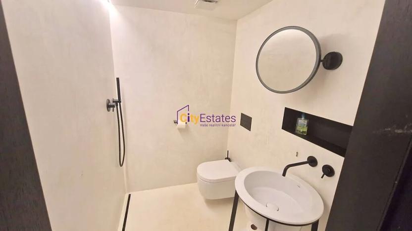 Prodej kanceláře, Praha - Smíchov, Janáčkovo nábřeží, 135 m2