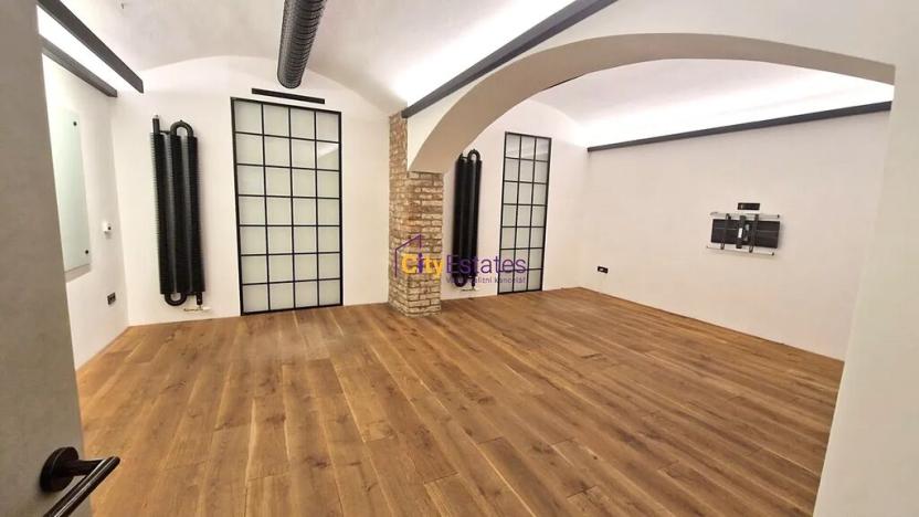 Prodej kanceláře, Praha - Smíchov, Janáčkovo nábřeží, 135 m2