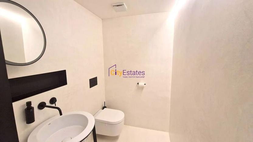 Prodej kanceláře, Praha - Smíchov, Janáčkovo nábřeží, 135 m2