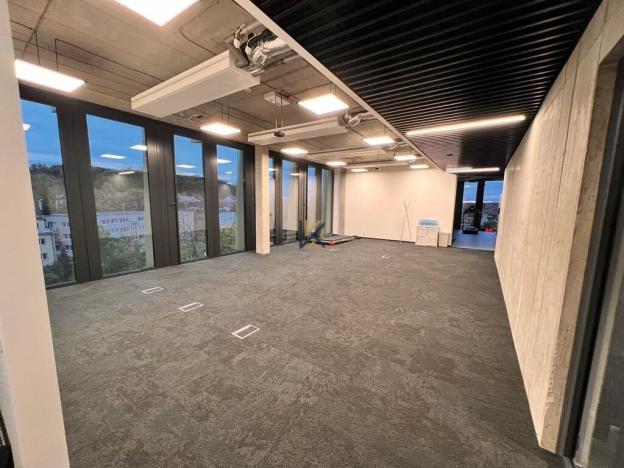 Pronájem kanceláře, Praha, Kladenská, 235 m2