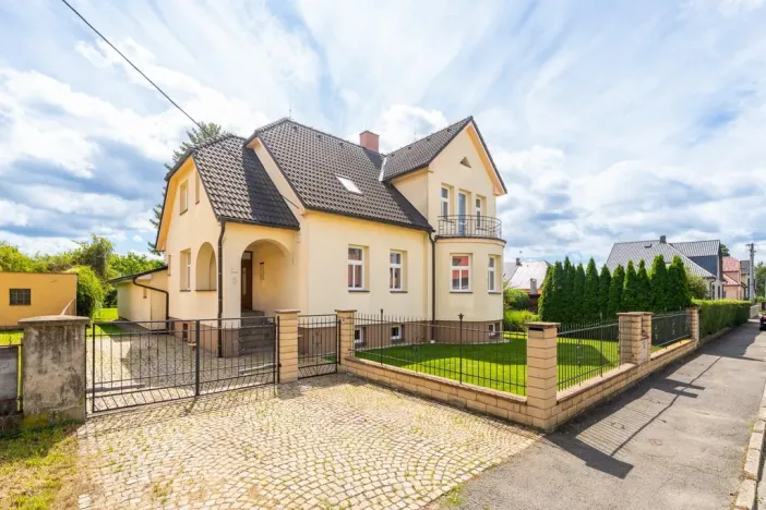 Prodej vily, Valašské Meziříčí - Krásno nad Bečvou, Jiráskova, 300 m2