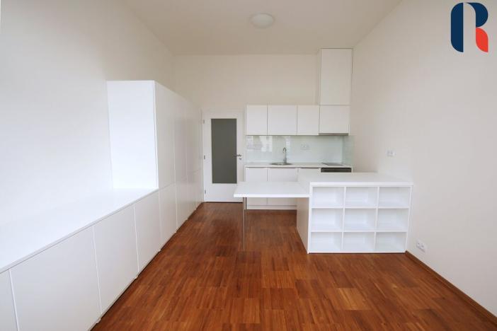 Pronájem bytu 1+kk, Praha - Střešovice, Parléřova, 31 m2