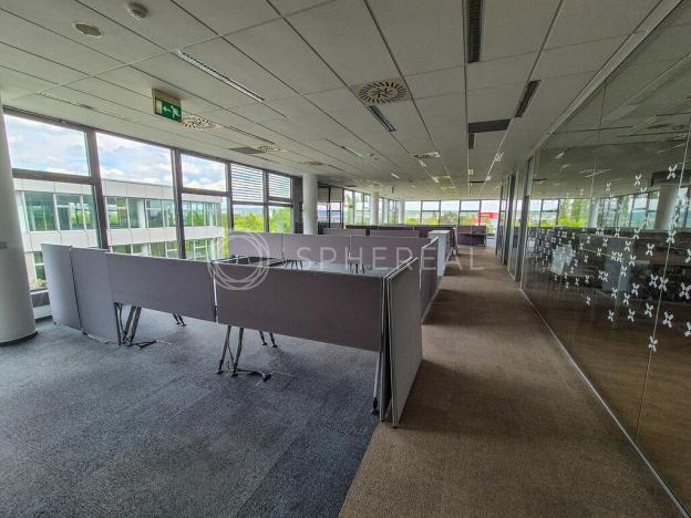Pronájem kanceláře, Brno - Královo Pole, Technická, 2000 m2