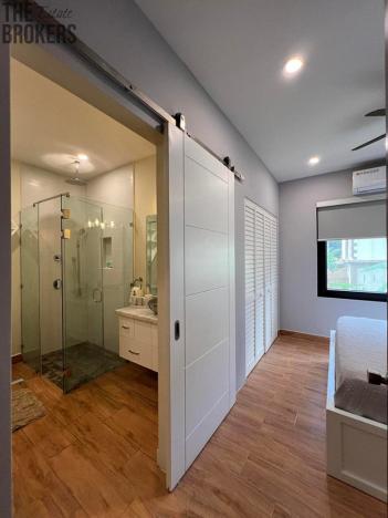 Prodej bytu 3+1, Coxen Hole, Roatán, Honduras, 139 m2