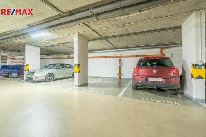 Pronájem garážového stání, Praha - Vysočany, Poděbradská, 15 m2