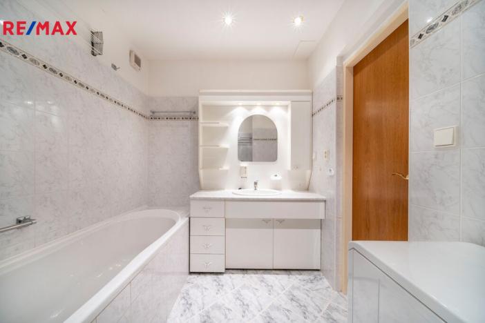 Prodej bytu 2+1, Mariánské Lázně, Družstevní, 75 m2