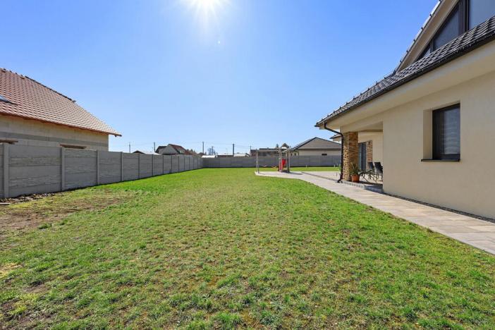 Prodej rodinného domu, Hrádek, 281 m2