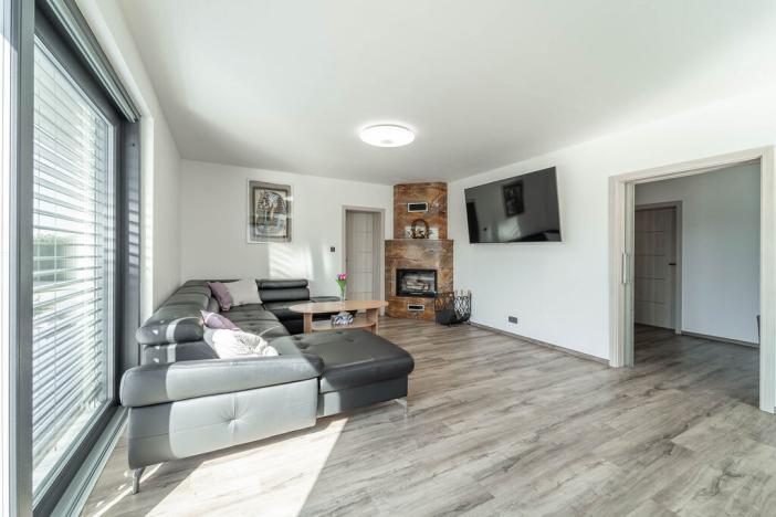 Prodej rodinného domu, Tmaň, K Vodojemu, 261 m2