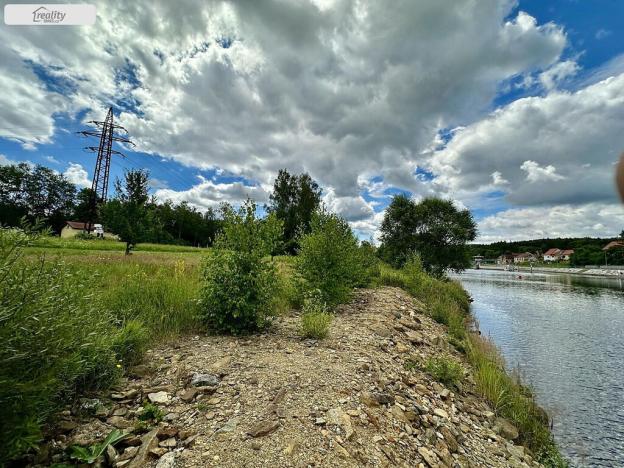 Prodej louky, Týn nad Vltavou, Hněvkovice na pravém břehu Vlt., 1648 m2
