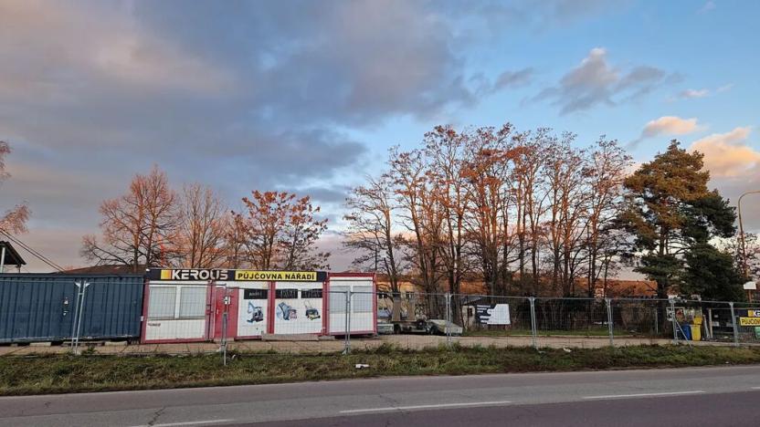 Pronájem obchodního prostoru, Znojmo, Dobšická, 500 m2