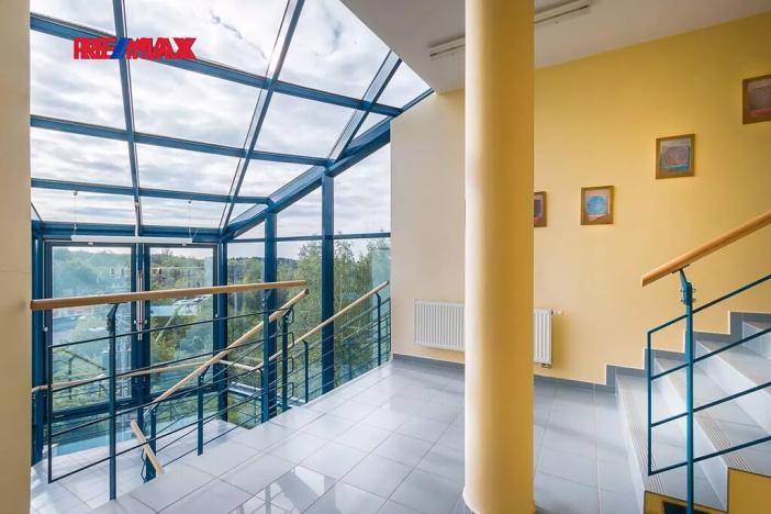 Prodej výrobních prostor, Strančice, 2325 m2