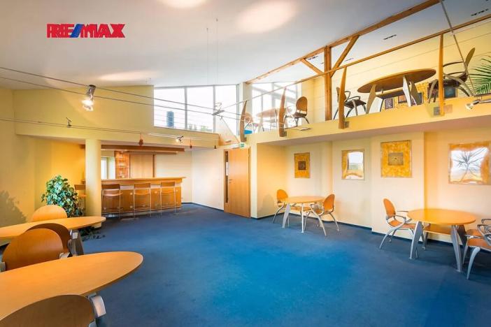 Prodej výrobních prostor, Strančice, 2325 m2