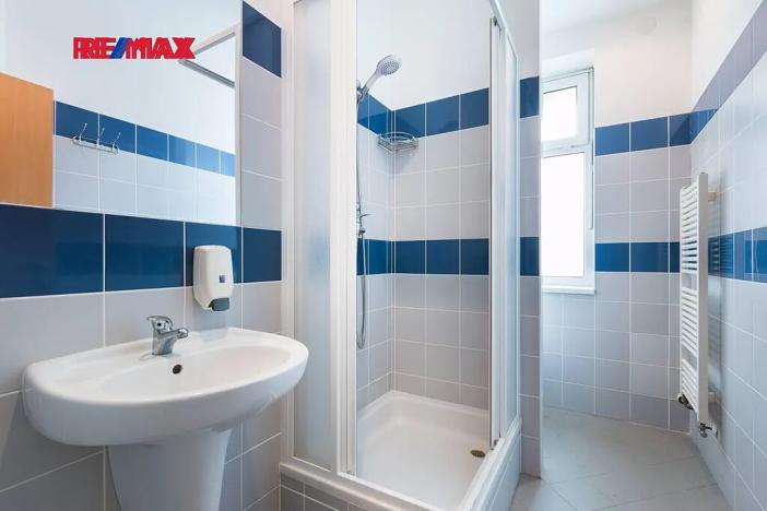 Prodej kanceláře, Strančice, 2325 m2