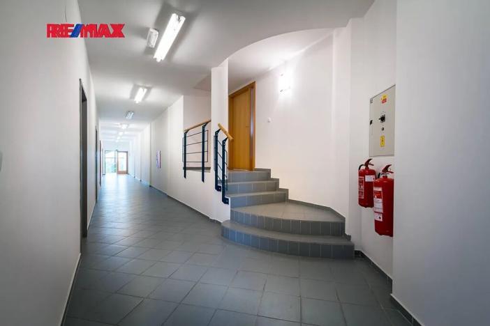 Prodej kanceláře, Strančice, 2325 m2