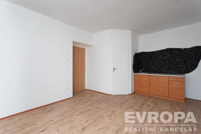 Prodej bytu 1+kk, Hostinné, Hostivínská, 23 m2