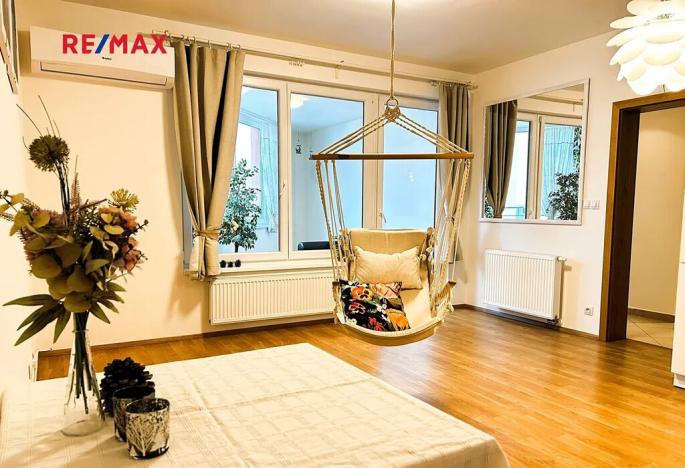 Pronájem bytu 2+kk, Praha - Horní Měcholupy, Modenská, 64 m2