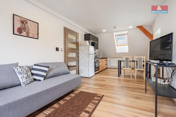 Pronájem atypického bytu, Hoštice, 60 m2