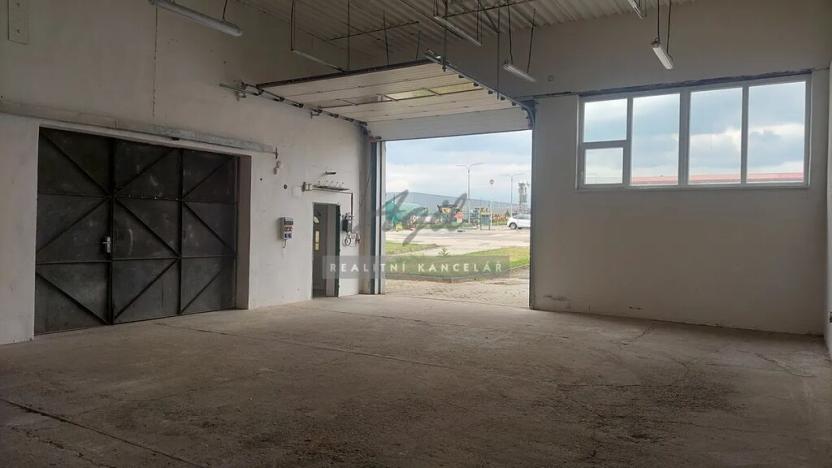Pronájem skladu, Holubice, 320 m2