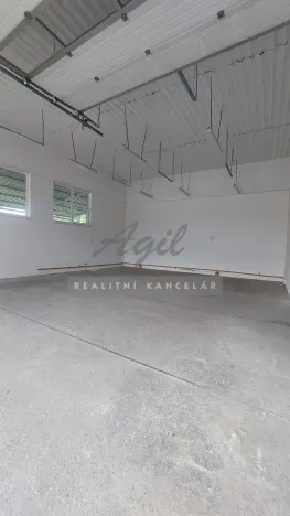 Pronájem skladu, Holubice, 320 m2