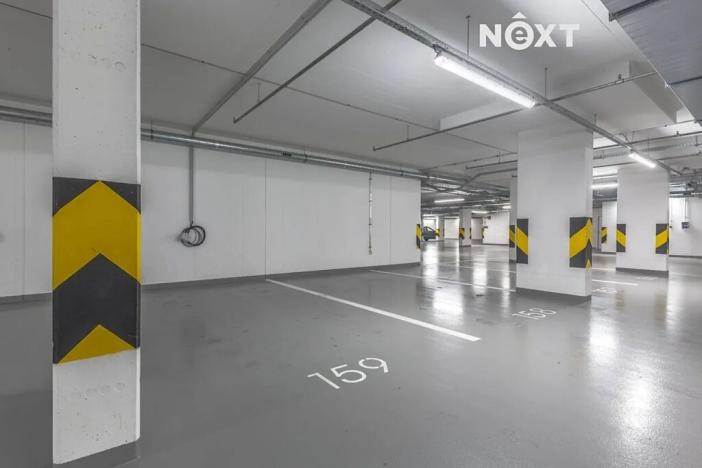 Pronájem garážového stání, Praha - Nusle, Závišova, 18 m2