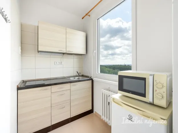 Pronájem bytu 1+kk, Praha - Troja, Mazurská, 30 m2