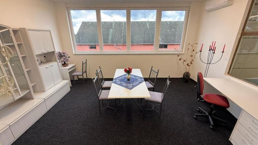 Pronájem obchodního prostoru, Polepy, 1200 m2